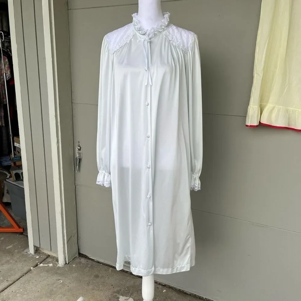 VTG Miss Elaine Pale Blue Lace Robe Sz M Burlesque USA Made